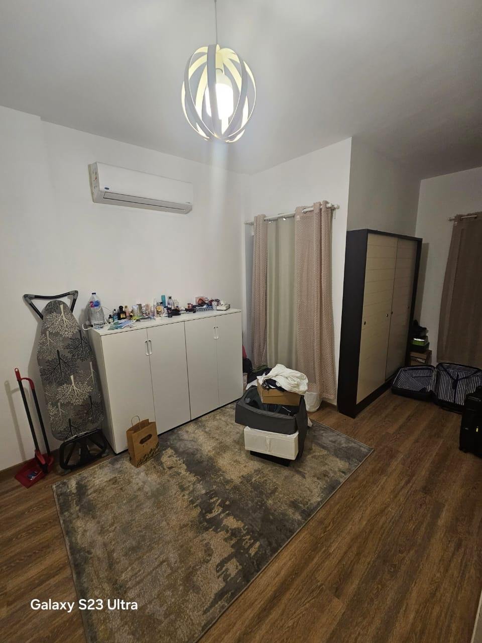 apartment-sale-5th-square-new-cairo-15-bedroom غرفة نوم بأرضية خشبية ودولاب - شقة في فيفث سكوير، القاهرة الجديدة