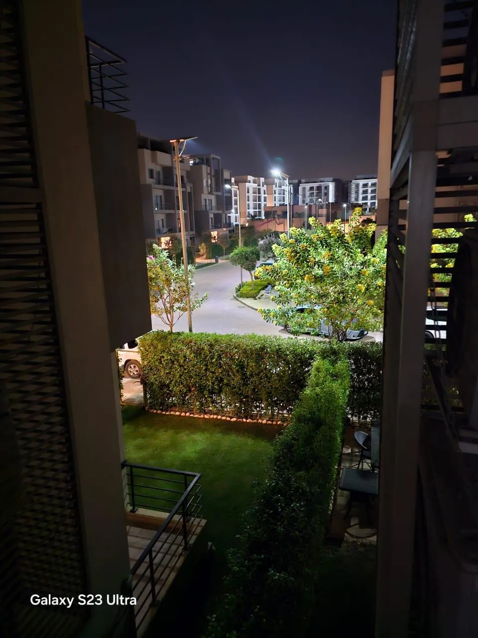 apartment-sale-5th-square-new-cairo-15-garden-view إطلالة مسائية على الحدائق من البلكونة - شقة في فيفث سكوير، القاهرة الجديدة