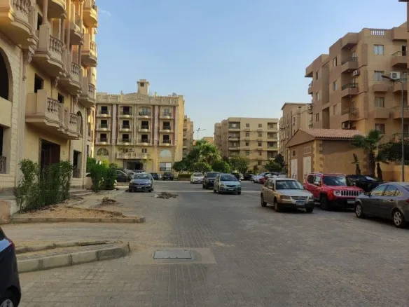 Ashrafeya Residence compound entrance gate, New Cairo - apartments for sale