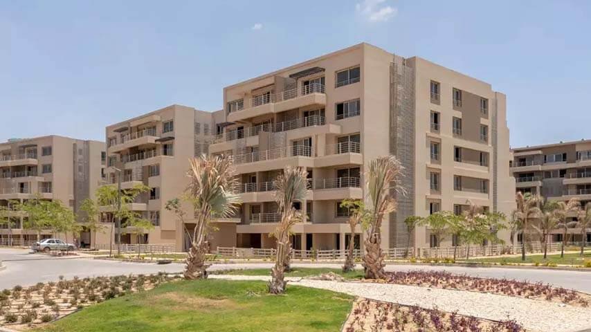 بلوكات سكنية بيج مع نخيل ونجيلة أمامية منسقة - شقة في كابيتال جاردنز بجوار مدينتي، مدينة المستقبل