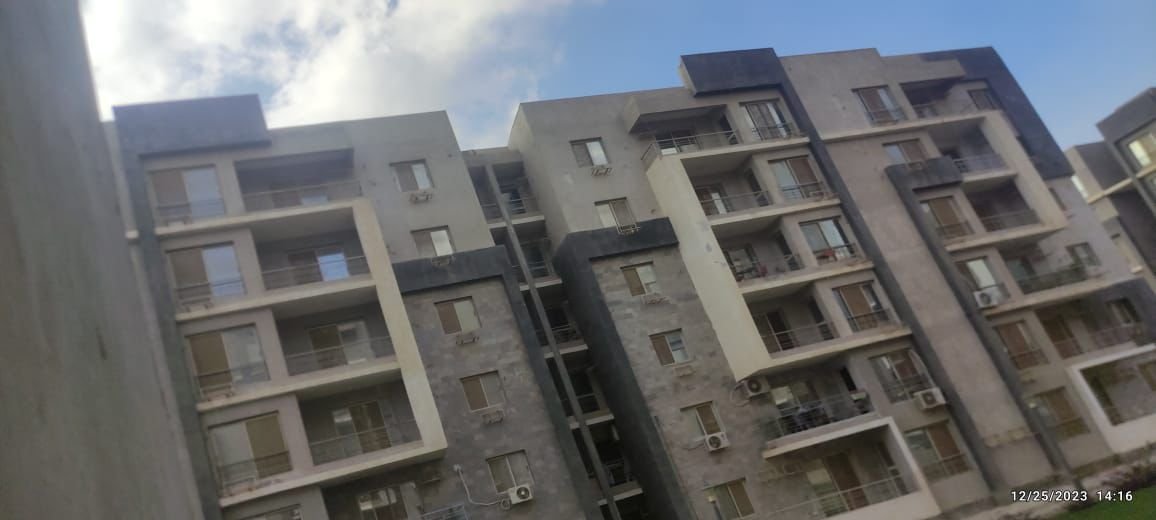 عمارات سكنية بواجهات رمادية من مستوى الأرض - شقة في دار مصر الأندلس 2 التجمع الخامس، القاهرة الجديدة