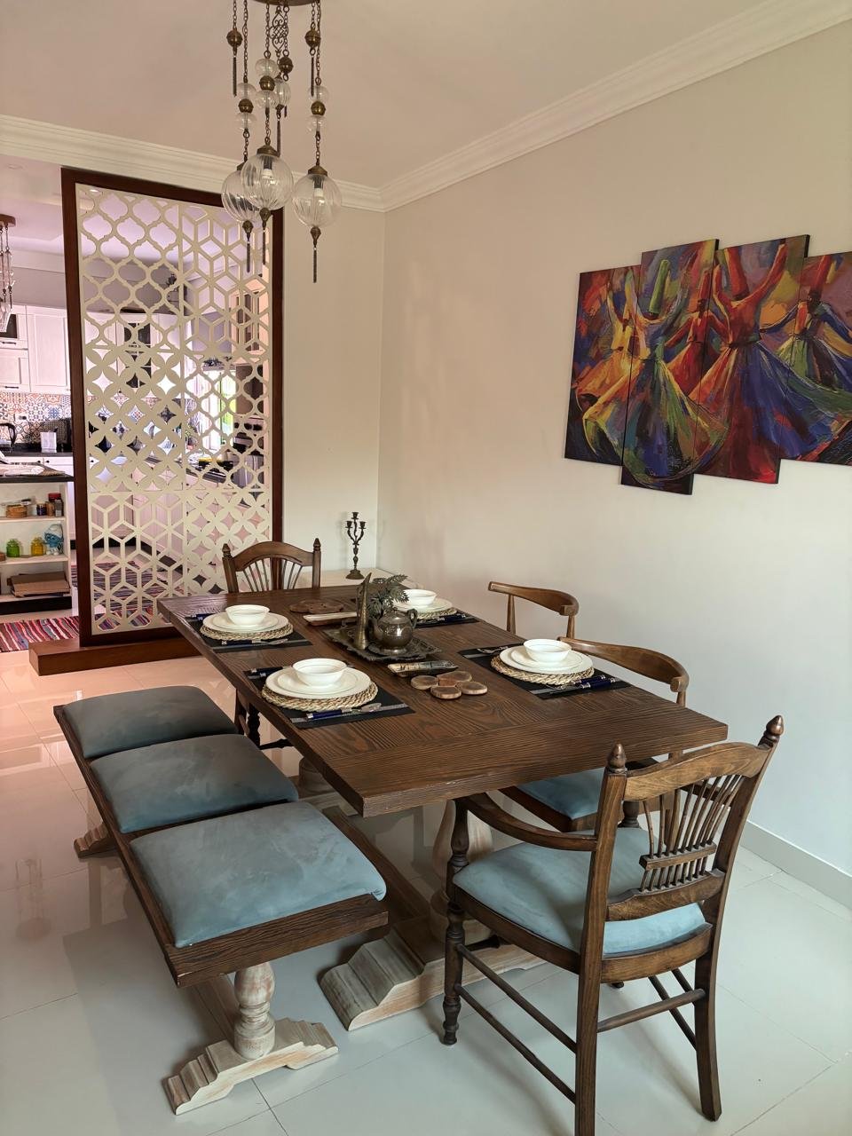 Dining area with wooden table and chairs, furnished duplex in Al Banafseg - ركن سفرة بطاولة خشب وكراسي، دوبلكس مفروش في البنفسج