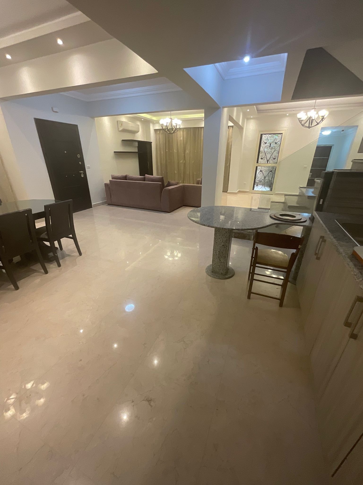 duplex-for-sale-al-banafseg-3-villas-new-cairo-360-sqm-garden-dining Dining area with kitchen in the open plan basement, Al Banafseg 3 - ركن سفرة مع المطبخ في البيزمنت المفتوح، البنفسج 3