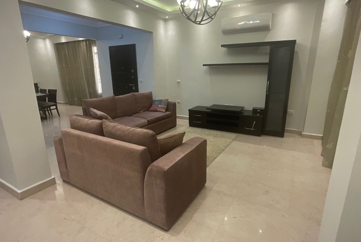 Seating area with armchairs and chandelier, Al Banafseg 3 duplex - ركنة جلوس بكراسي ونجفة، دوبلكس البنفسج 3