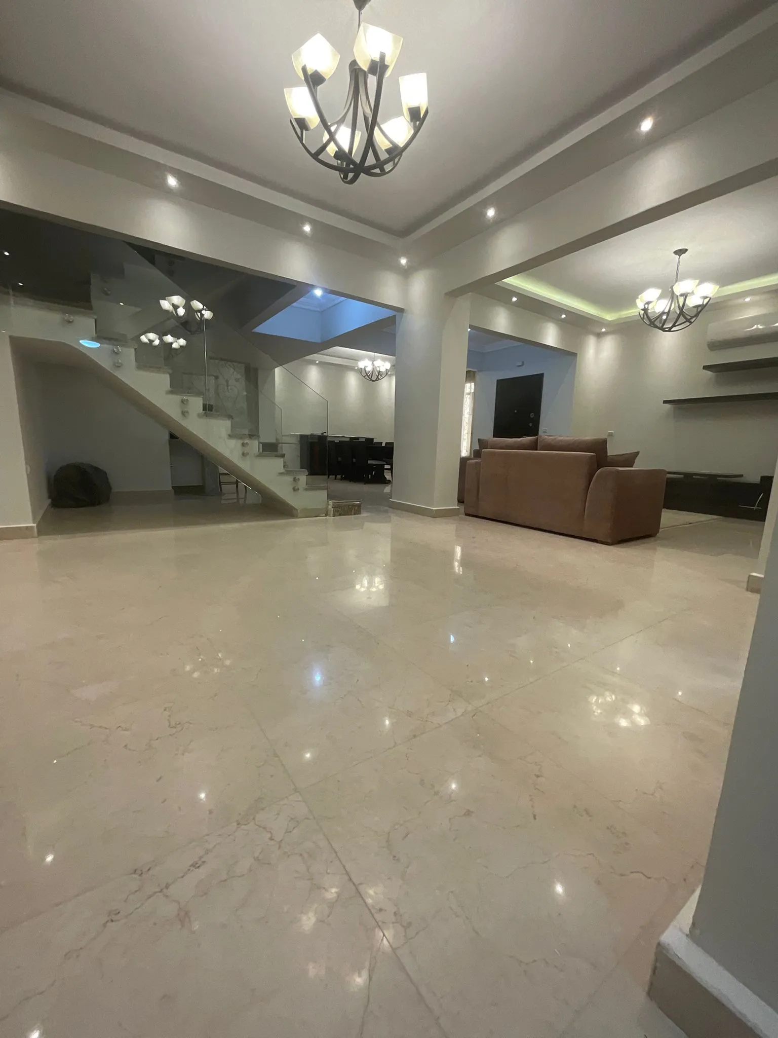 duplex-for-sale-al-banafseg-3-villas-new-cairo-360-sqm-garden-reception Double height reception with chandelier and staircase, duplex in Al Banafseg 3 villas - ريسبشن بدبل هايت ونجفة وسلم، دوبلكس في فيلات البنفسج 3