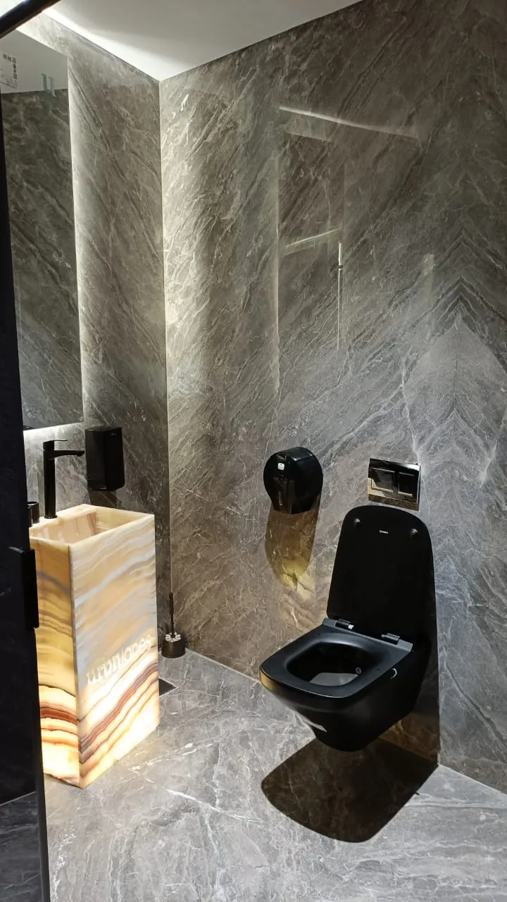 Office for rent in East Lane mall New Cairo - مكتب للإيجار في مول ايست لين التجمع الخامس 456-01