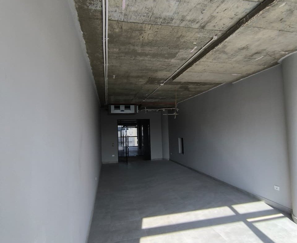 Shell unit seen from the side with a shadow on the grey floor - unit in Marassi