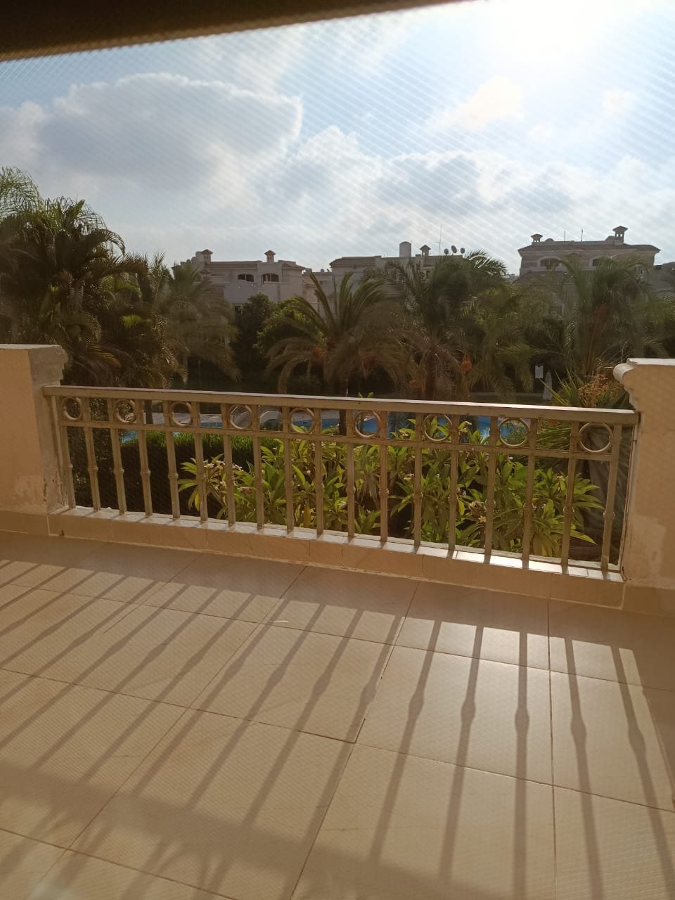 Terrace overlooking greenery - التراس بإطلالة على المساحات الخضراء - 101-08