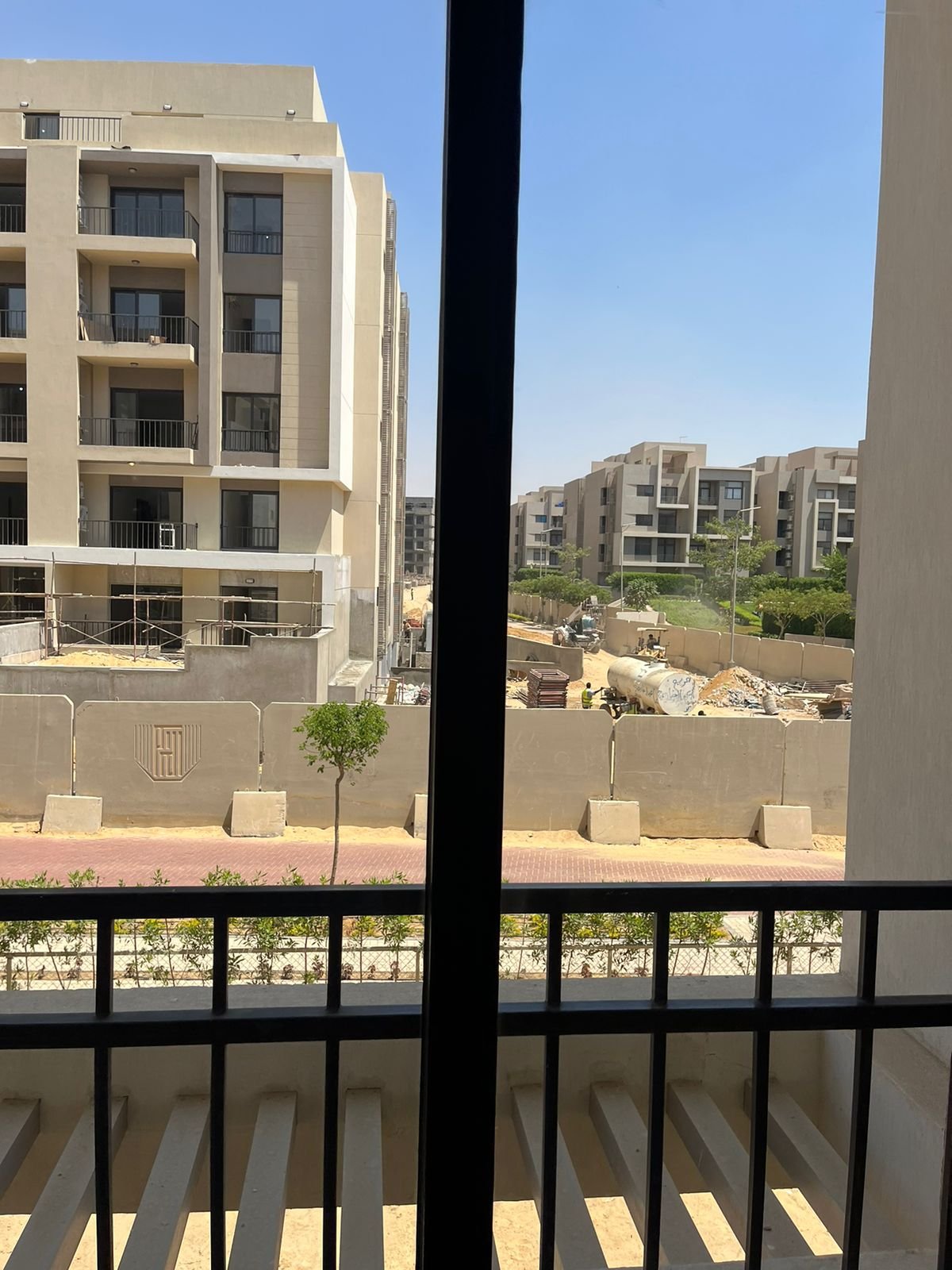 Balcony door with view of the buildings - apartment in Fifth Square, New Cairo