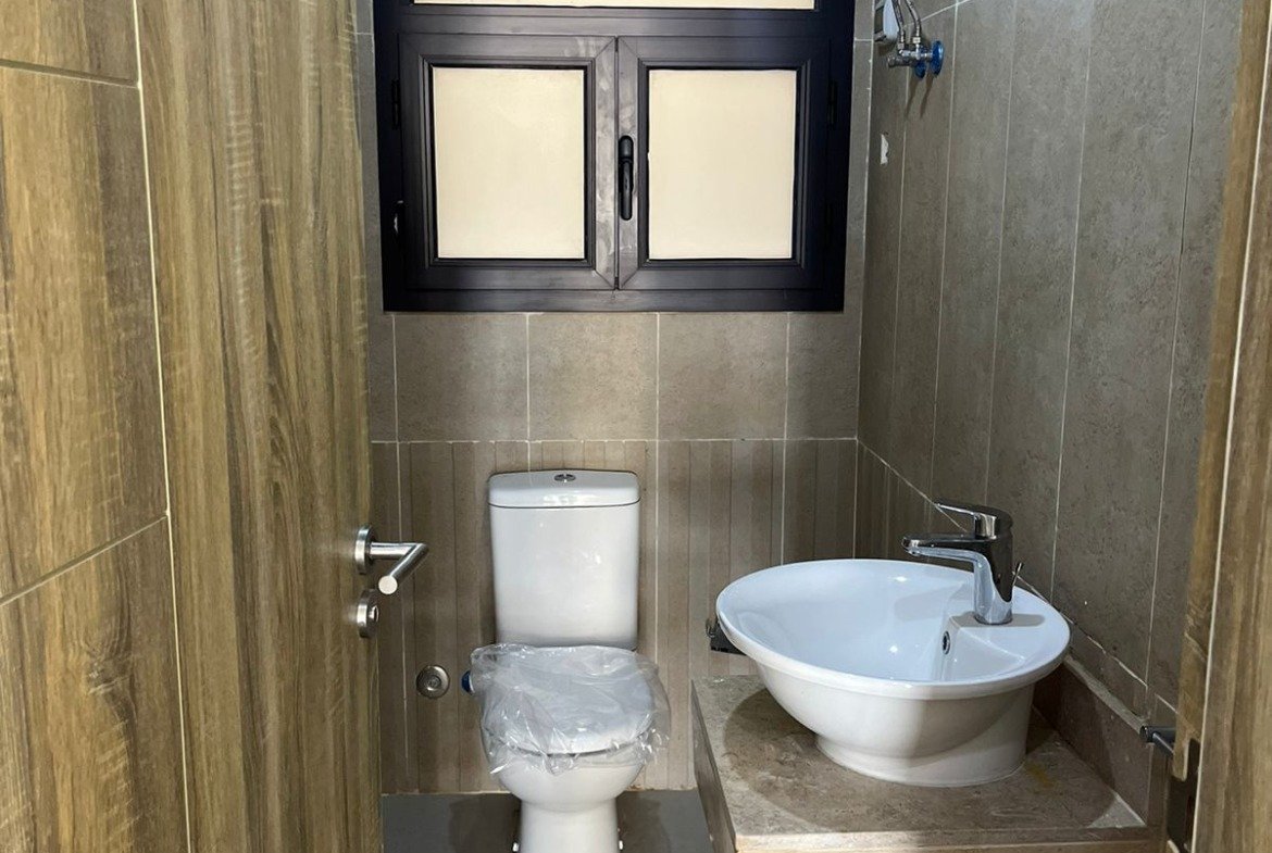 Bathroom with washbasin and toilet - apartment in Fifth Square, New Cairo