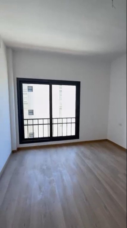 Empty room with balcony door - apartment in Fifth Square, New Cairo