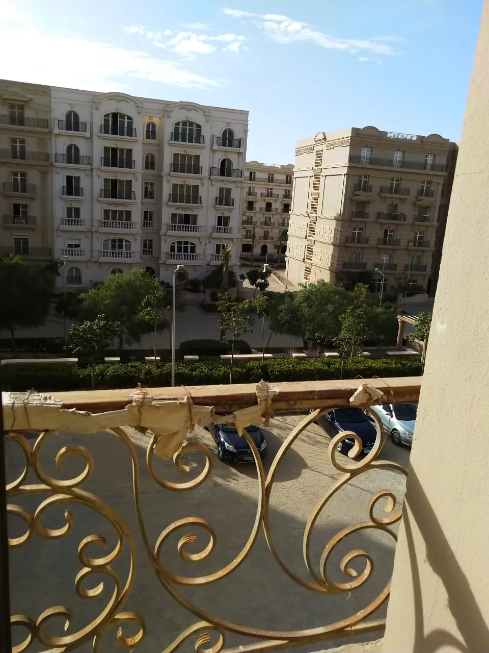 سور بلكونة يطل على الكمبوند - شقة في هايد بارك، القاهرة الجديدة