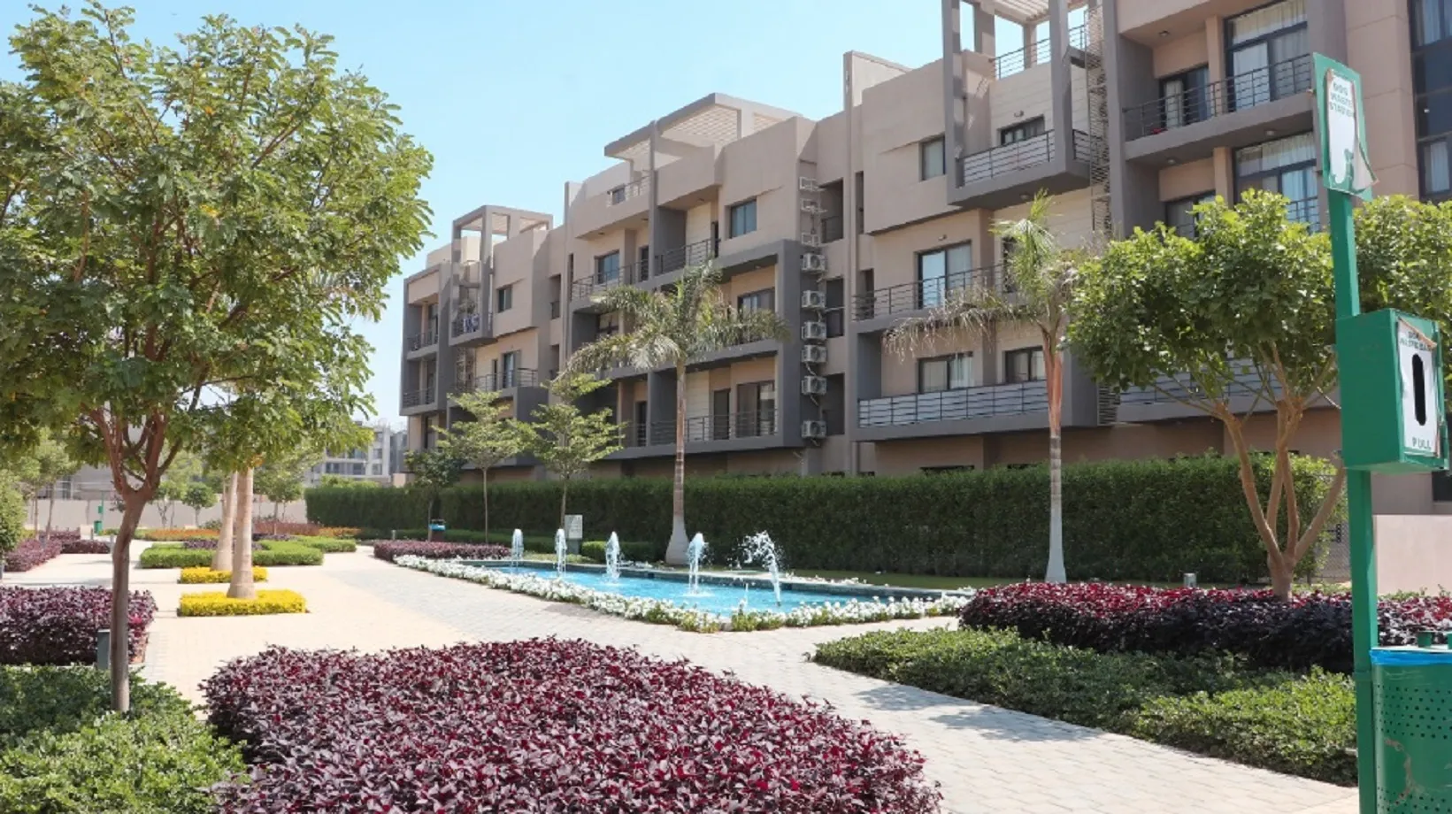 Ground floor apartment for sale in Fifth Square New Cairo 138 sqm with garden | شقة أرضي بجاردن للبيع في فيفث سكوير التجمع الخامس 138 متر - 01