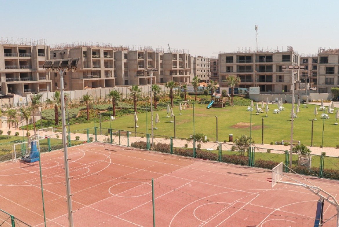 Sports court beside the apartment buildings - apartment in Fifth Square, New Cairo