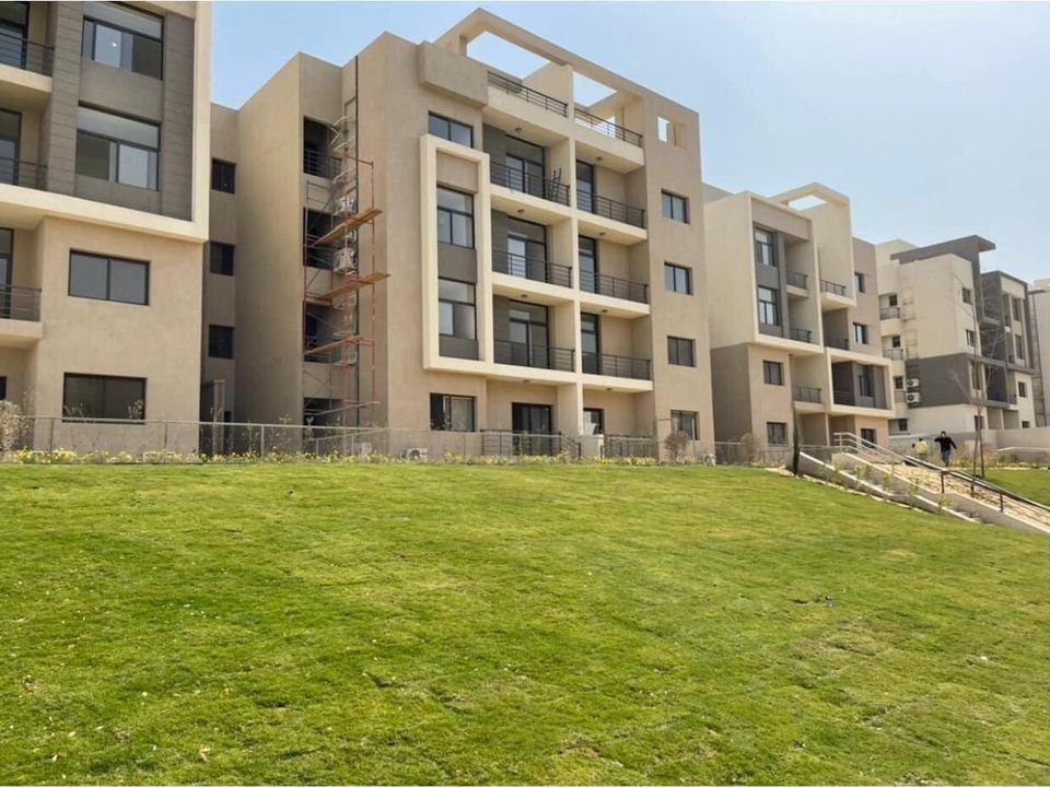 Apartment buildings and lawn - apartment in Fifth Square, New Cairo