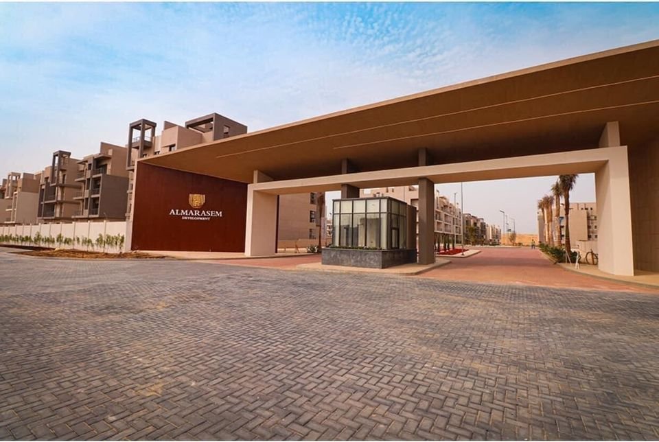 Compound entrance gate - apartment in Fifth Square, New Cairo