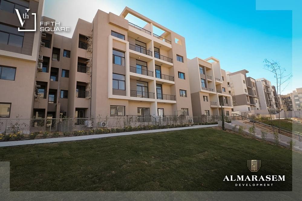 Lawn in front of the apartment building - apartment in Fifth Square, New Cairo