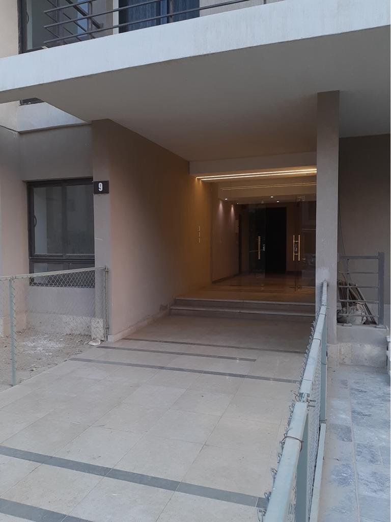 Entrance corridor of the building - apartment in Fifth Square, New Cairo