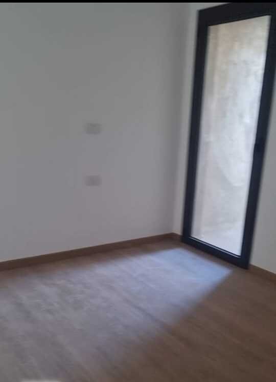 Empty room with balcony door - apartment in Fifth Square, New Cairo