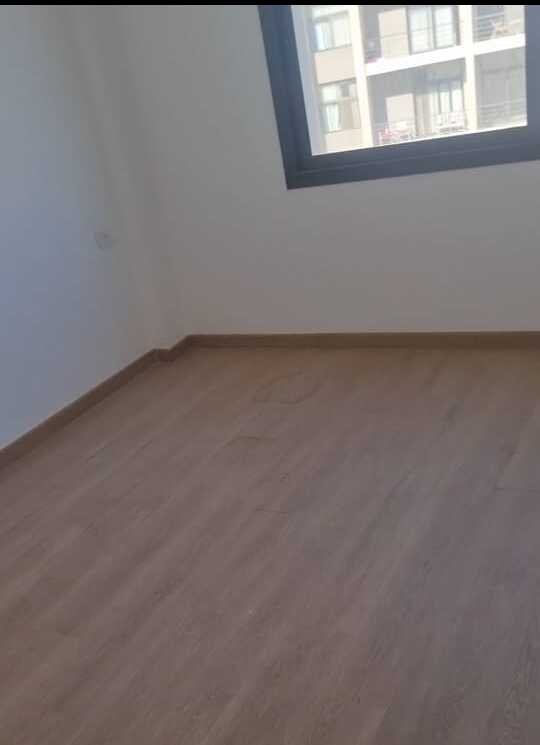 Empty bedroom with window - apartment in Fifth Square, New Cairo