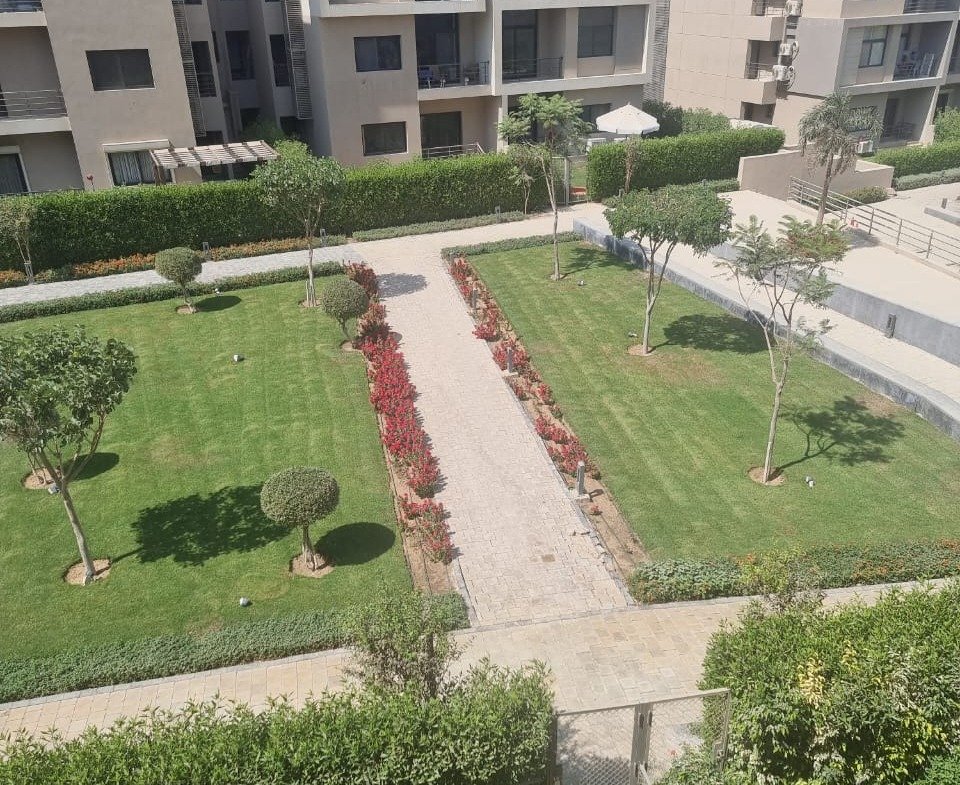 Garden and walkway seen from the balcony - apartment in Fifth Square, New Cairo