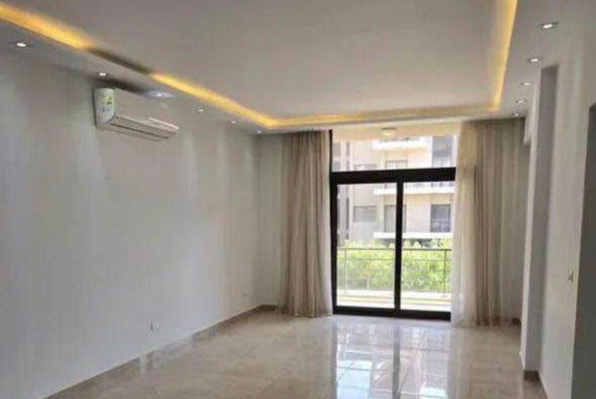 Empty living room with glossy floor - apartment in Fifth Square, New Cairo