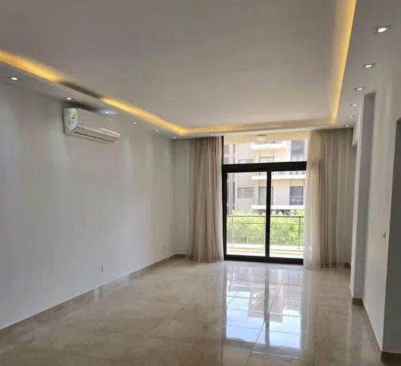 fifth-square-apt-198-2 Empty living room with glossy floor - apartment in Fifth Square, New Cairo