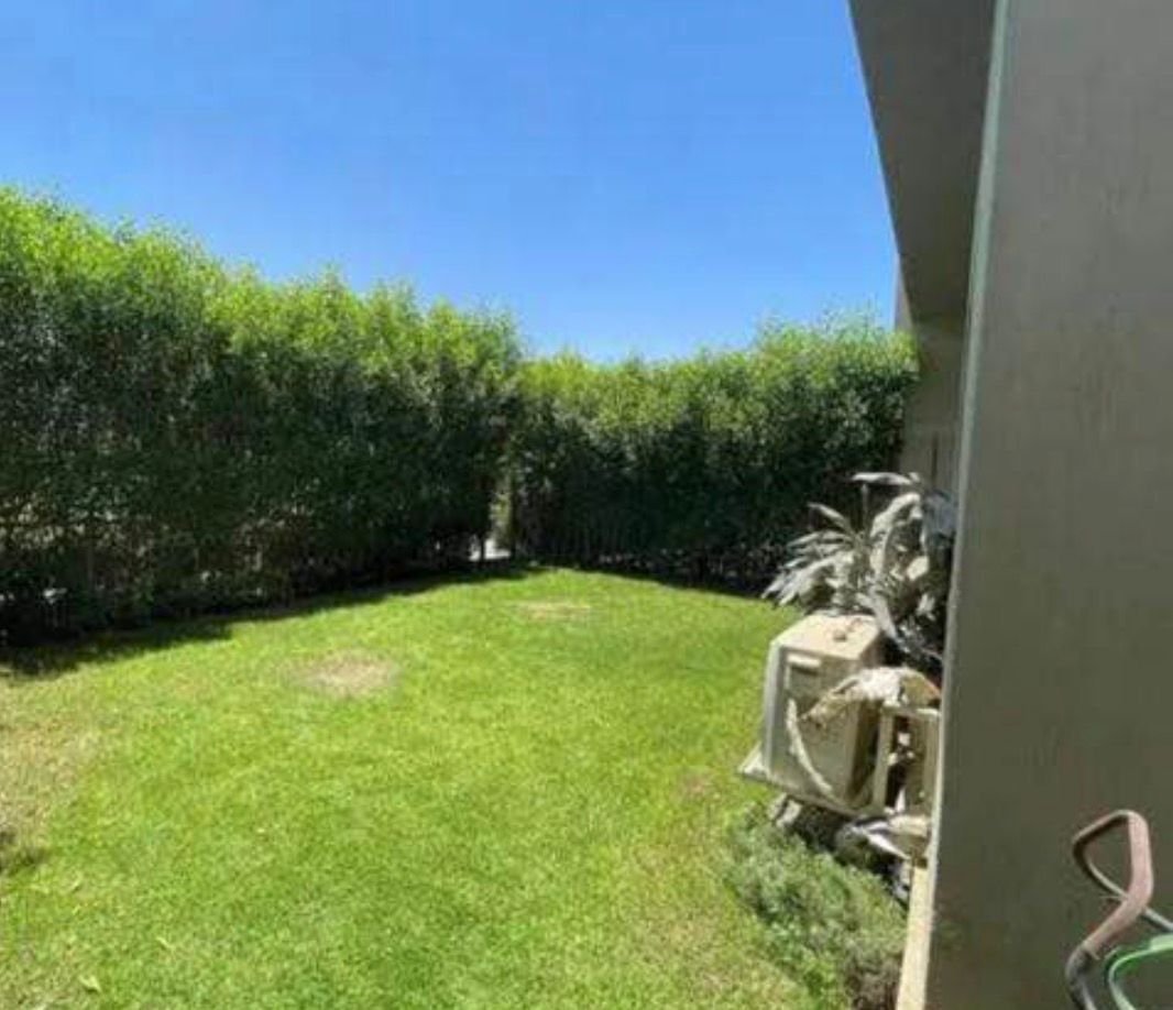 fifth-square-apt-198-4 Private garden lawn with hedge - apartment in Fifth Square, New Cairo