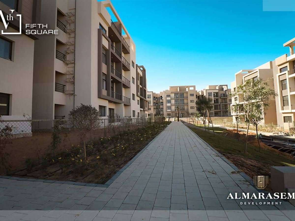 fsq469-i10 ممشى مبلط بين المباني - شقة في المراسم فيفث سكوير، القاهرة الجديدة