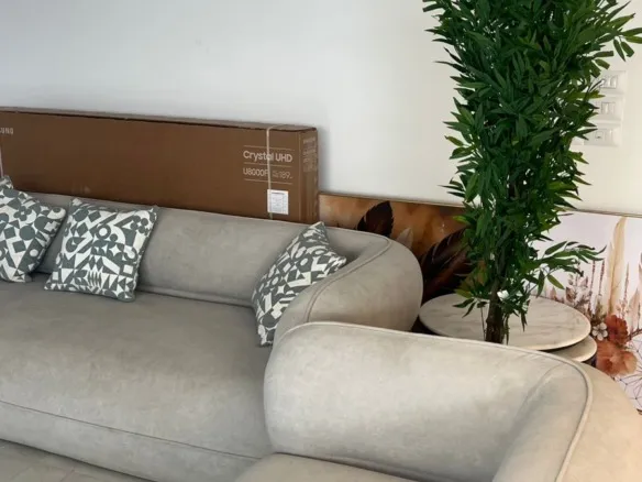 Furnished living area with corner sofa, apartment for rent in Lake View Residence New Cairo - ركنة معيشة مفروشة، شقة للإيجار في ليك فيو ريزيدنس القاهرة الجديدة
