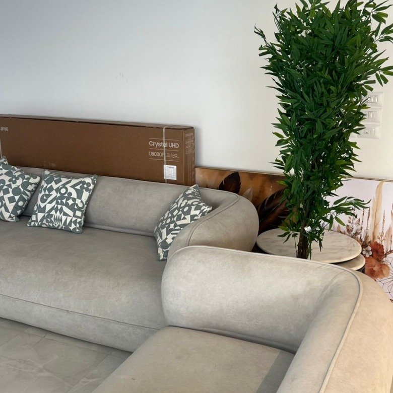 Furnished living area with corner sofa, apartment for rent in Lake View Residence New Cairo - ركنة معيشة مفروشة، شقة للإيجار في ليك فيو ريزيدنس القاهرة الجديدة