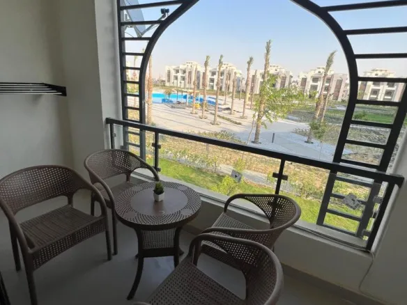 Terrace with direct pool view in Gaia chalet - التراس بإطلالة مباشرة على حمام السباحة في شاليه جايا - 104-01