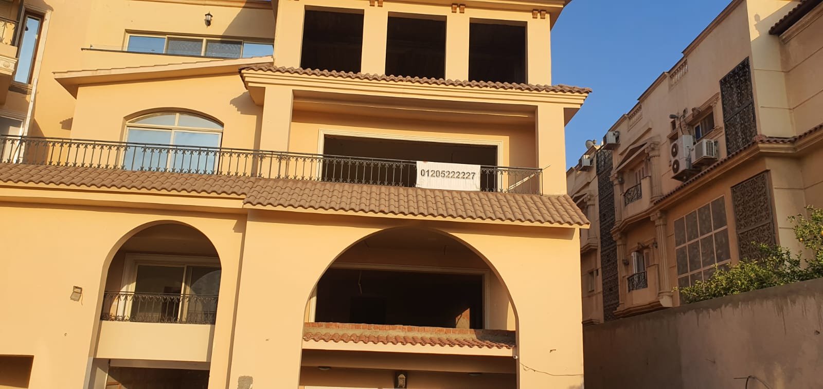 gharb-golf-apt-260-02 Yellow villa with arched windows and a balcony - apartment in Gharb Golf 5th Settlement