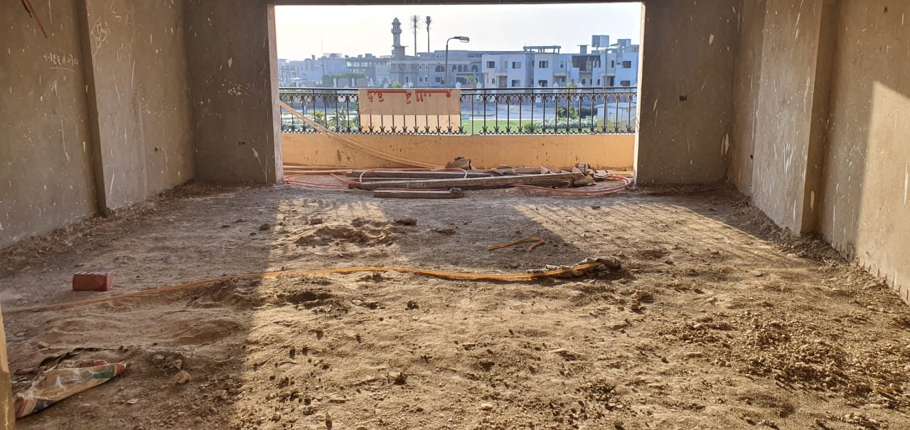 gharb-golf-apt-260-04 Bare concrete room with a large opening and a sandy floor - apartment in Gharb Golf 5th Settlement