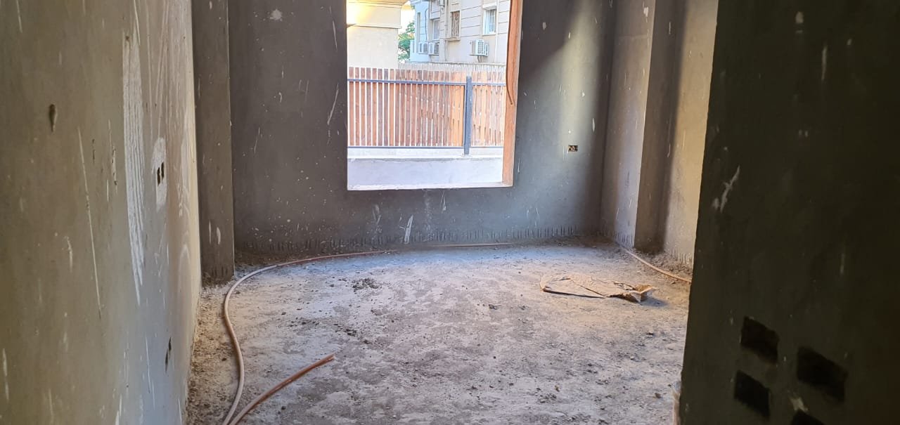 gharb-golf-apt-260-07 Unfinished room with a single window and cable conduits on the floor - apartment in Gharb Golf 5th Settlement