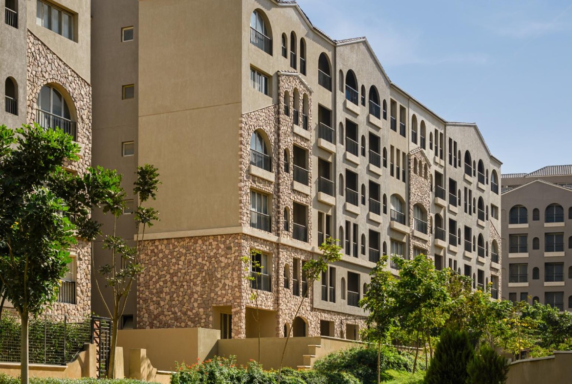 عمارة سكنية ناصية بنجيلة وممشى منحنٍ - دوبلكس في جرين سكوير، مدينة المستقبل
