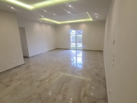 Apartment for rent in Hyde Park New Cairo, reception with marble flooring - شقة للإيجار في هايد بارك التجمع الخامس، ريسبشن بأرضيات رخام 117-01