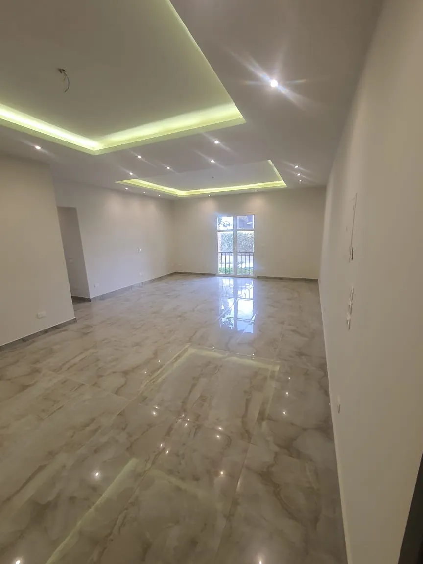 Apartment for rent in Hyde Park New Cairo, reception with marble flooring - شقة للإيجار في هايد بارك التجمع الخامس، ريسبشن بأرضيات رخام 117-01