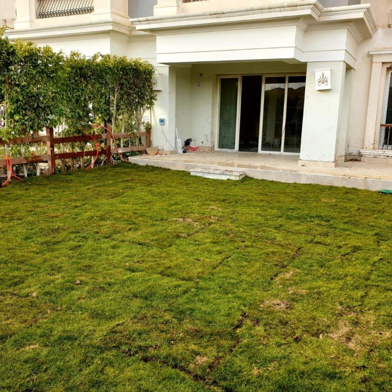 Private garden of the i Villa for rent in Mountain View Hyde Park