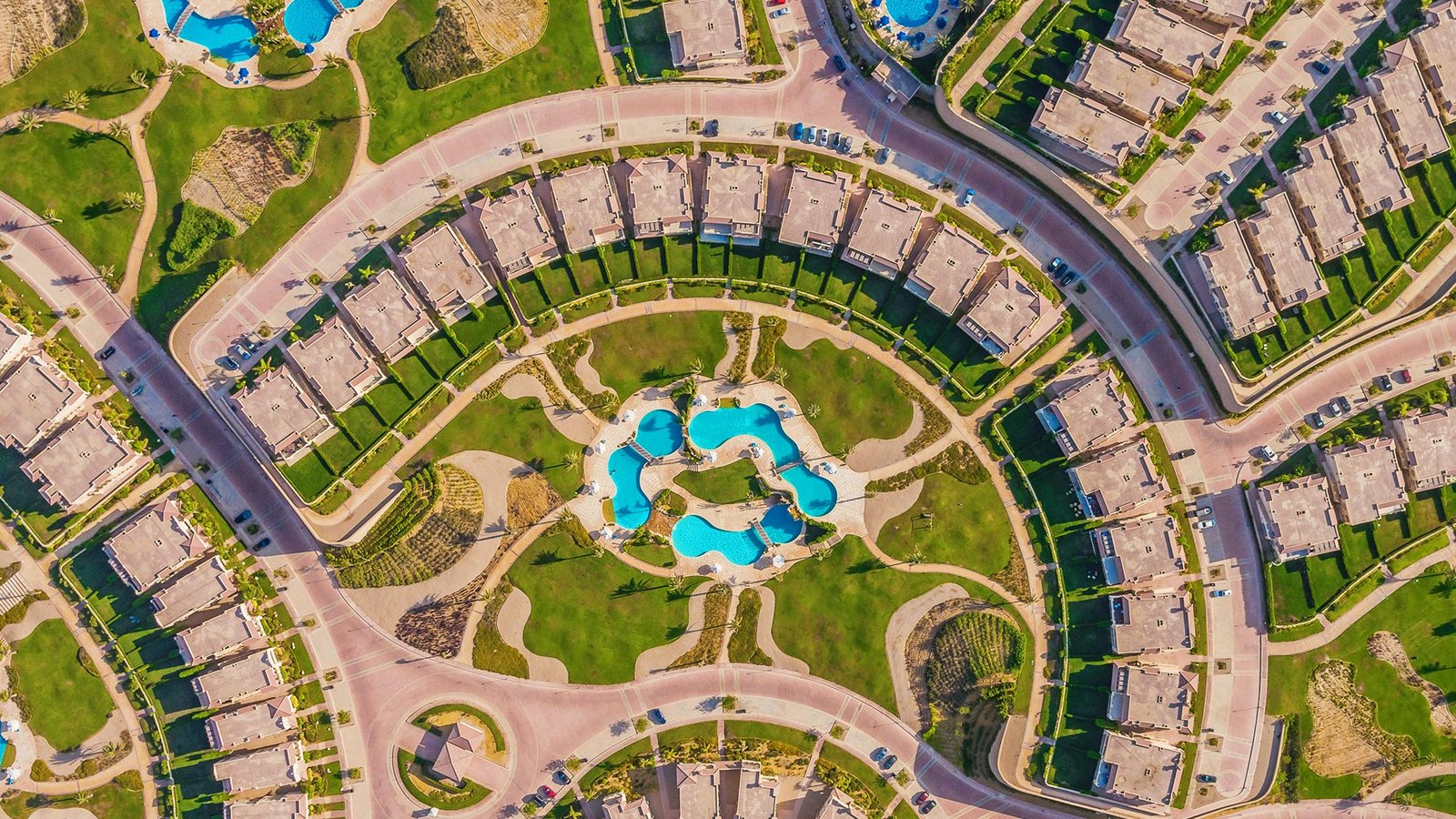la-vista-6-developer-photo-1 تصميم جوي للمخطط الدائري للكمبوند - فيلا في لا فيستا 6، السويس