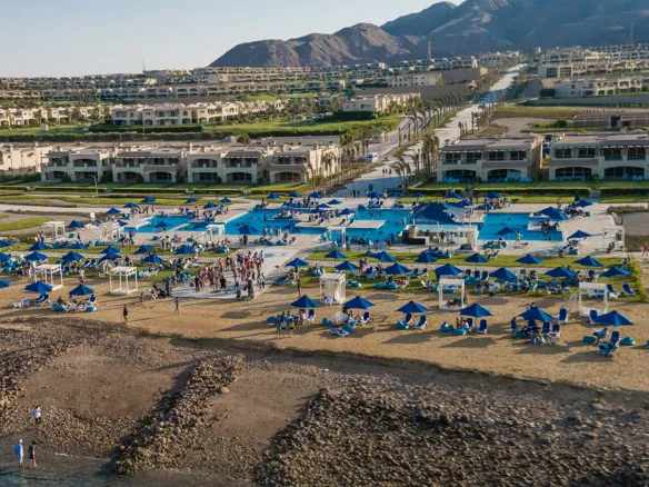 La Vista 6 Ain Sokhna landscaping, developer photo - مسطحات خضراء في لا فيستا 6 العين السخنة - صورة من المطور