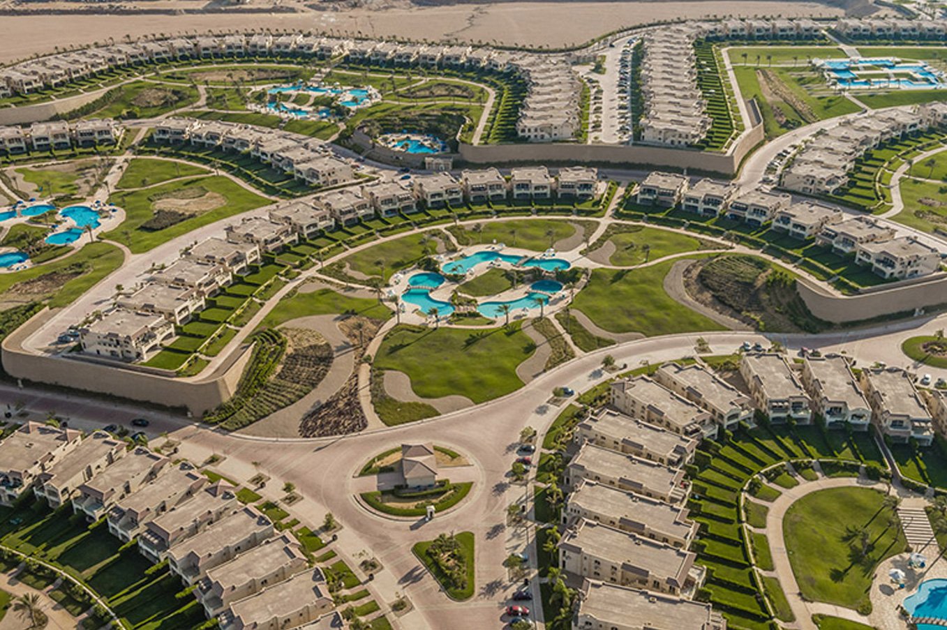 la-vista-6-developer-photo-3 تصميم جوي لأحياء الكمبوند المنحنية - فيلا في لا فيستا 6، السويس