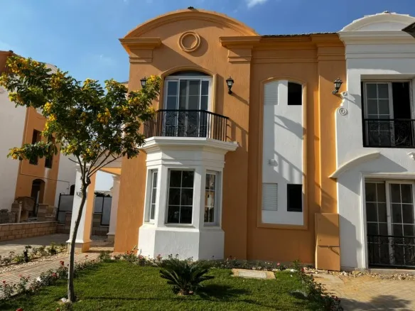 Facade of a corner townhouse for rent in Layan, Fifth Settlement