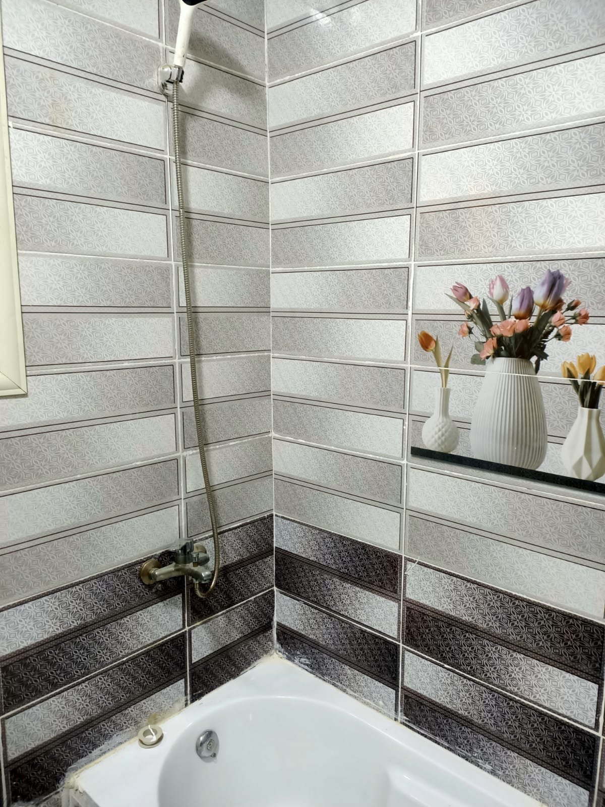 lotus-south-apt-223-ph3 Bathtub with a shower and decorative wall tiles - apartment in South Lotus on South 90th Street, New Cairo