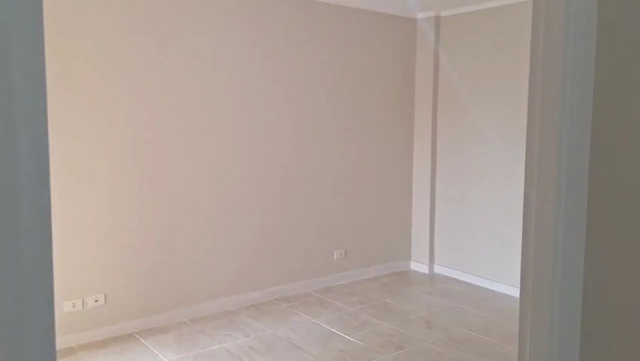 Empty room with cream walls and skirting boards - apartment in Madinaty – 3 Bedrooms 105 sqm Garden View Catch Price, New Cairo