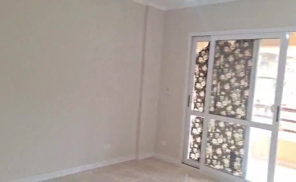 Corner of an empty room beside the balcony door - apartment in Madinaty – 3 Bedrooms 105 sqm Garden View Catch Price, New Cairo