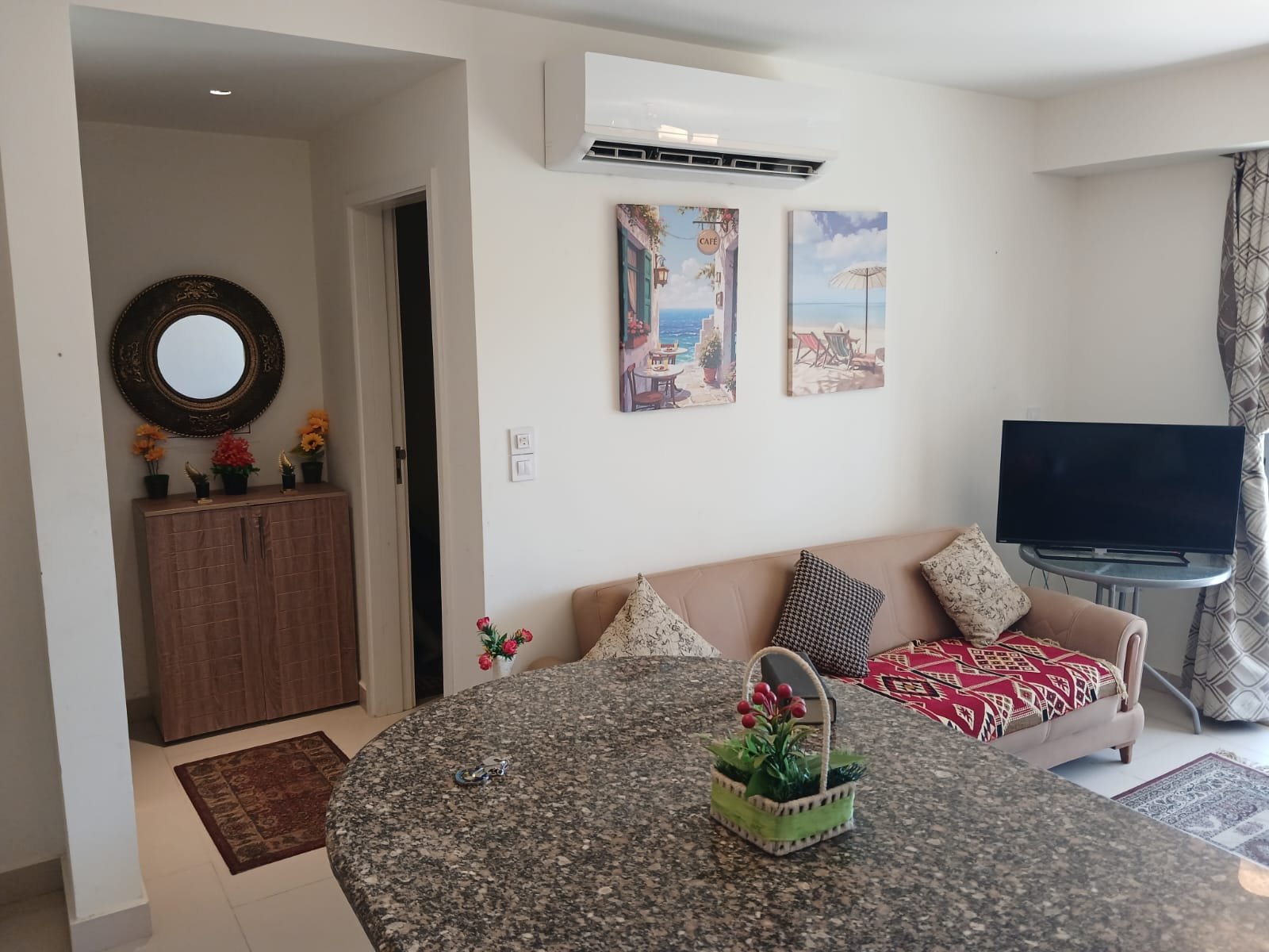Living room and TV, chalet for rent in Marassi Lea zone - ريسبشن وتلفزيون، شاليه للإيجار في مراسي منطقة ليا