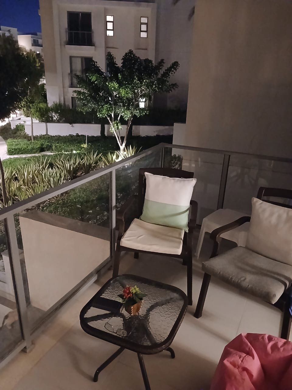 Balcony with garden view, chalet for rent in Marassi - بلكونة بفيو جاردن، شاليه للإيجار في مراسي