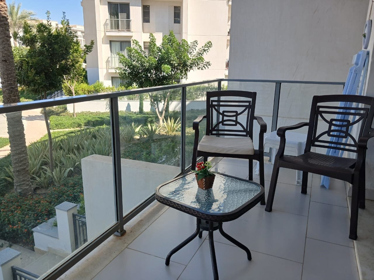 Balcony seating, chalet for rent in Marassi Lea zone - جلسة البلكونة، شاليه للإيجار في مراسي منطقة ليا