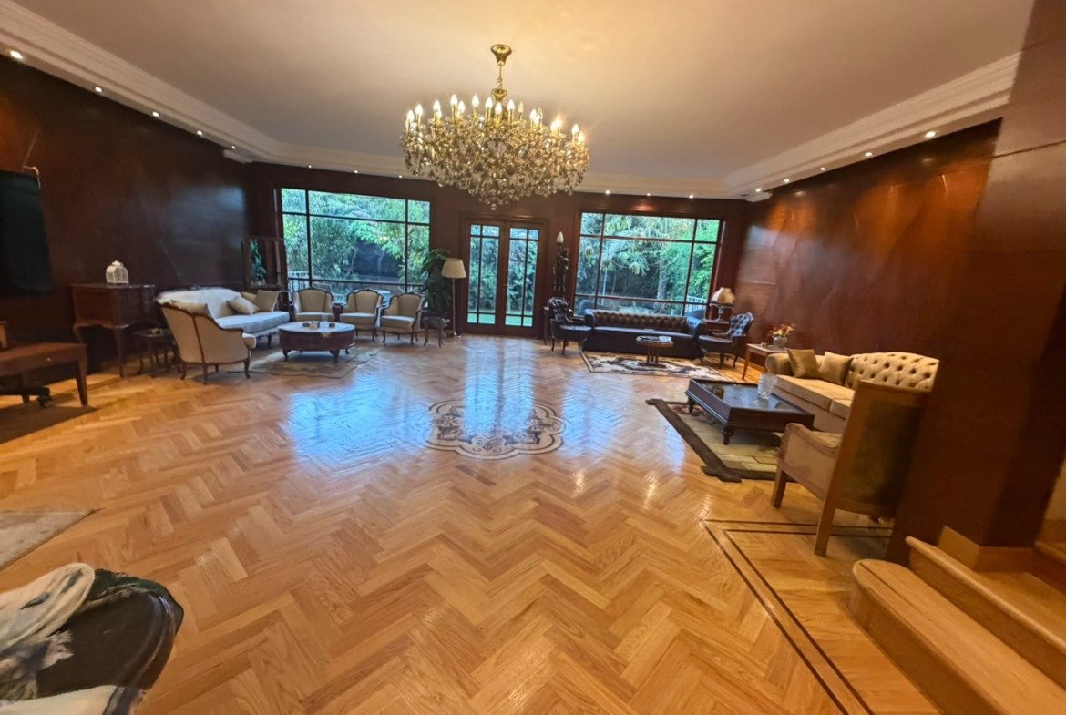 Reception and parquet floor, villa for sale in Maxim Country Club - ريسبشن وأرضية باركيه، فيلا للبيع في كمبوند مكسيم